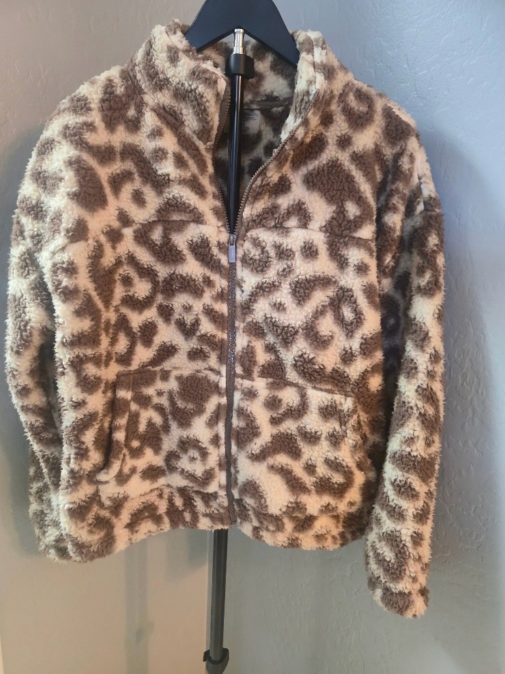 LIKE NEW Jessica Simpson Active Zip-Up Sherpa Jacket Animal Print Size M
